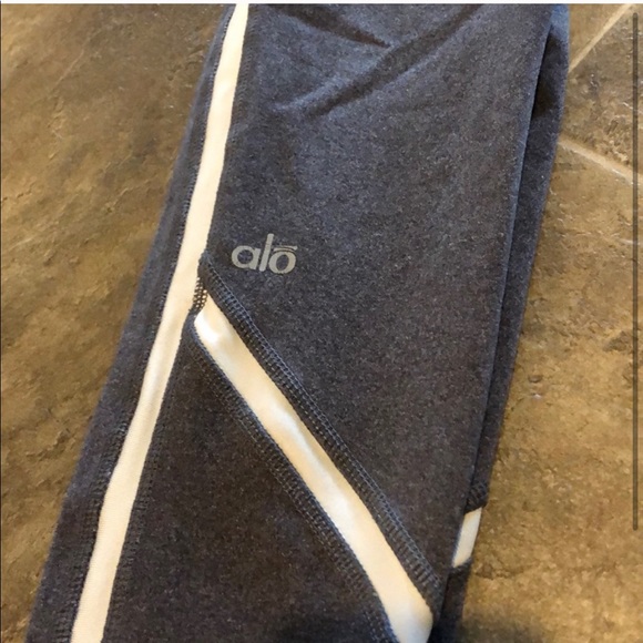 Alo Yoga Coast Legging - Picture 3 of 3